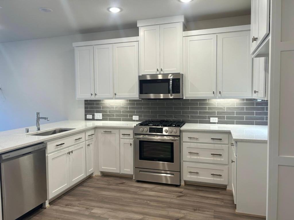 1325 Ethan Dr - Photo 5 of 20