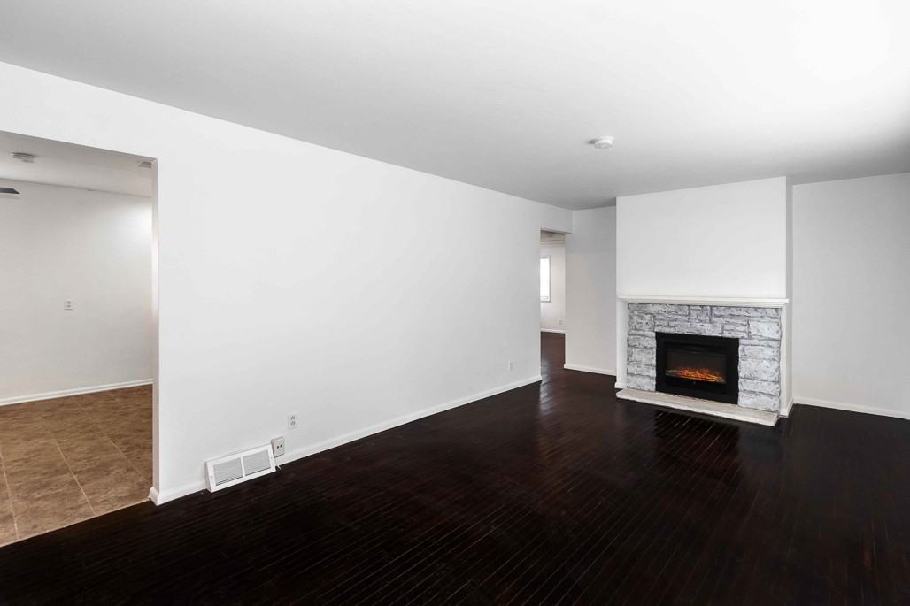 2131 37th St Nw - Photo 3 of 20