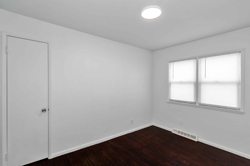 2131 37th St Nw - Photo 5 of 20