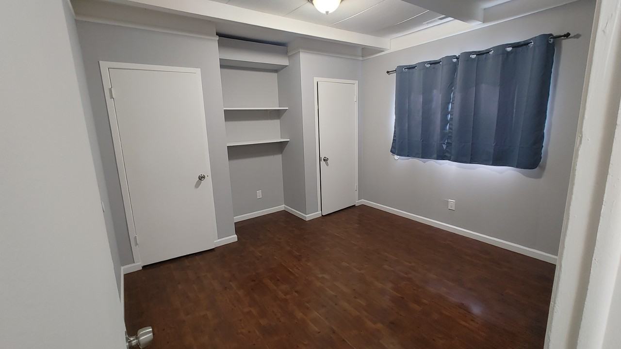 2131 Woodbine Ave #2131 - Photo 2 of 8