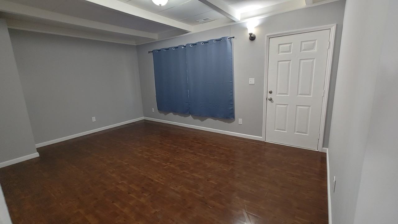 2131 Woodbine Ave #2131 - Photo 3 of 8