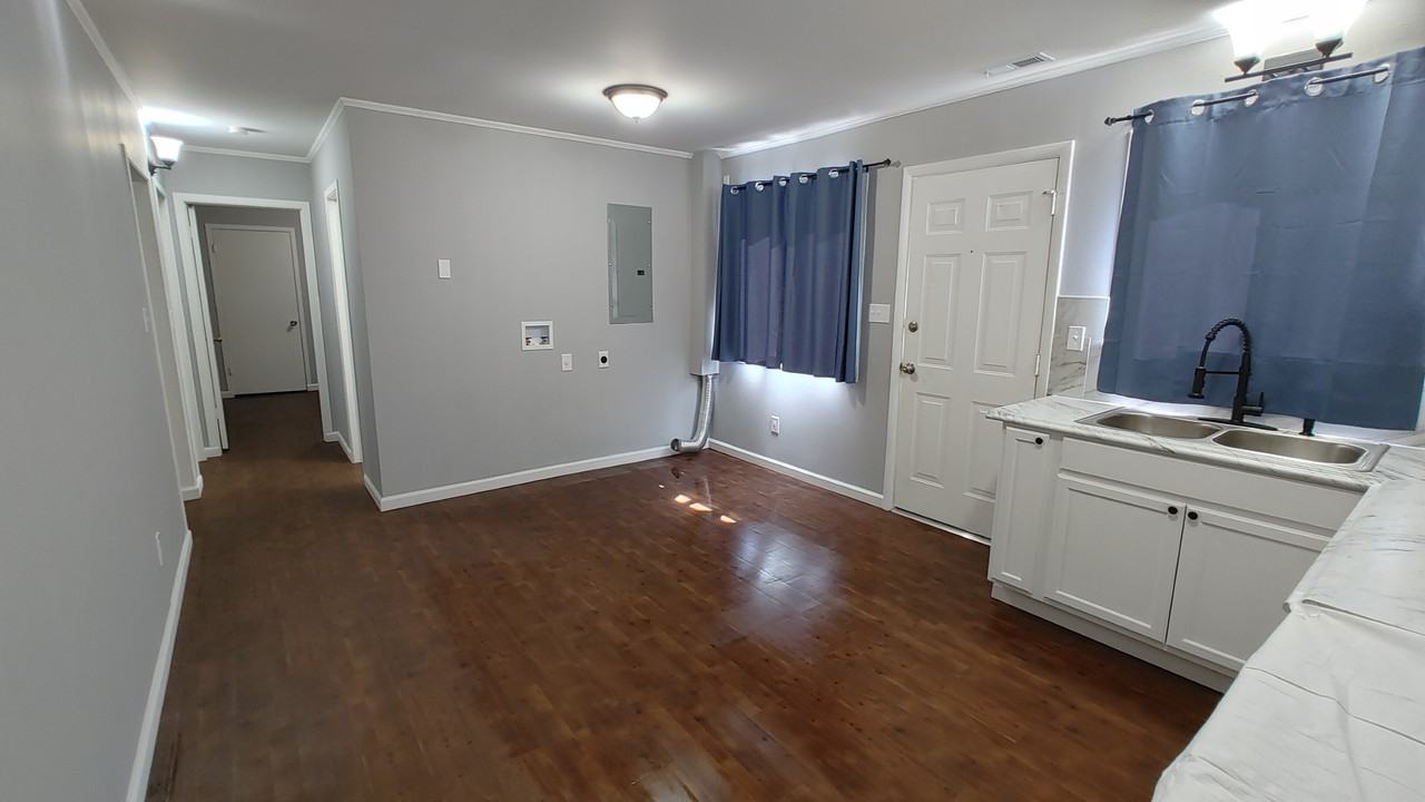 2131 Woodbine Ave #2131 - Photo 6 of 8