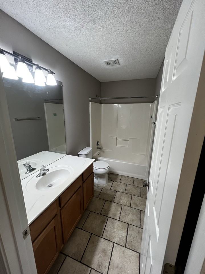 1831 W Elm Ter - Photo 6 of 39
