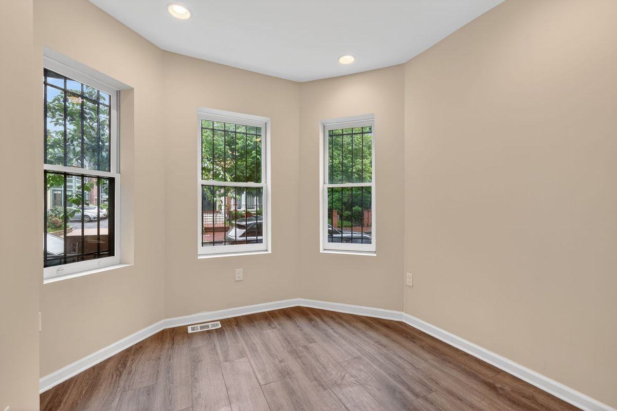 522 T St Nw - Photo 2 of 13