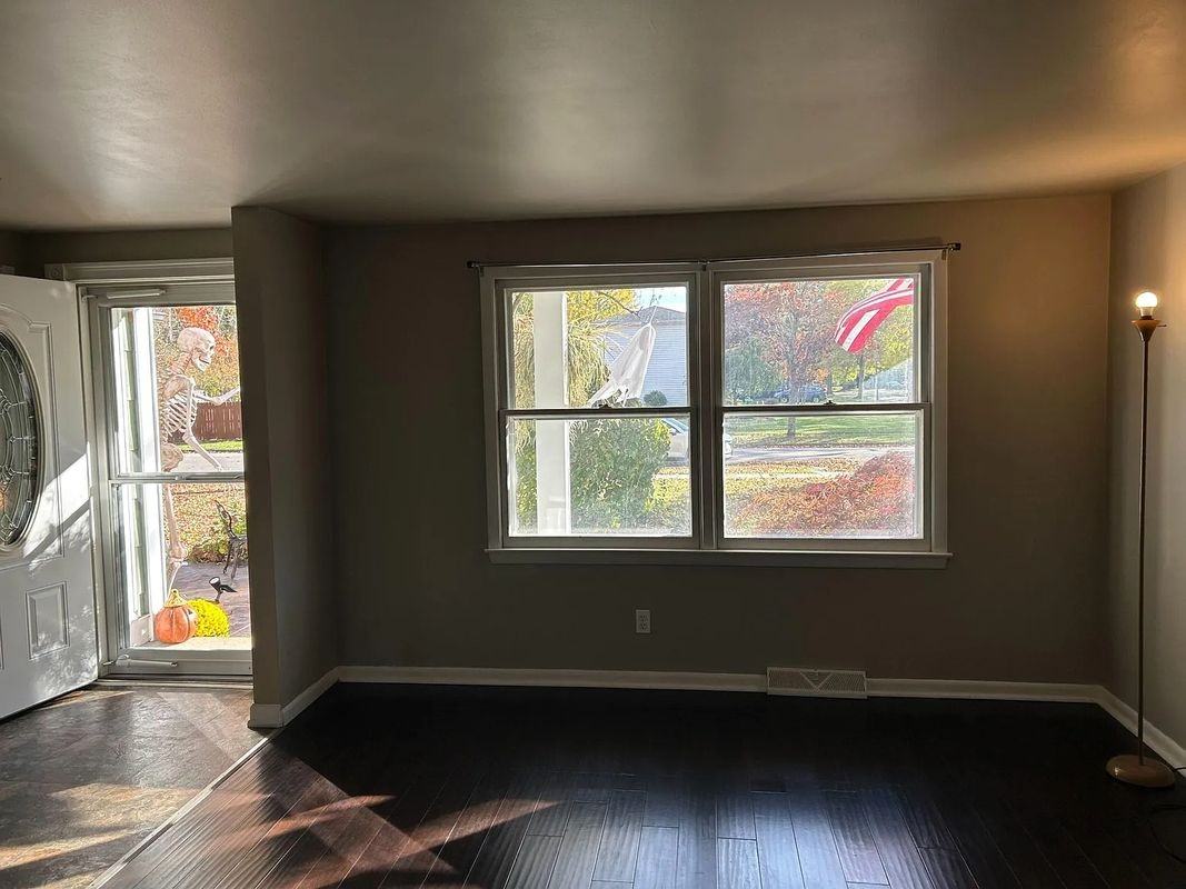 100 Brittany Dr - Photo 4 of 33