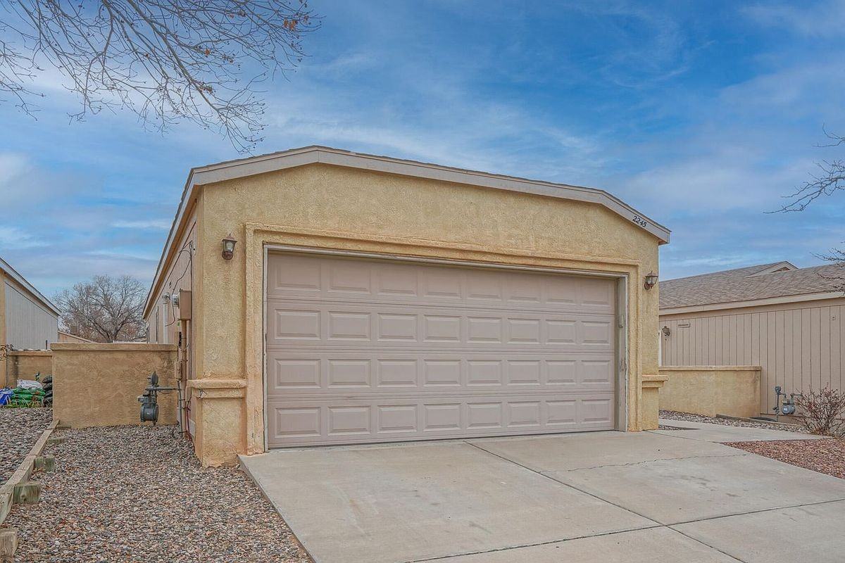2245 High Desert Cir Ne - Photo 3 of 22