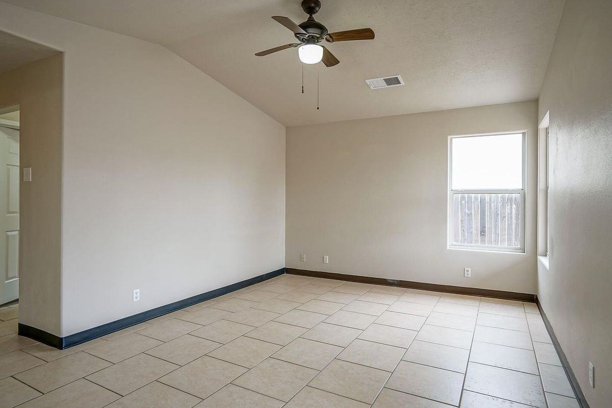 2245 High Desert Cir Ne - Photo 4 of 22