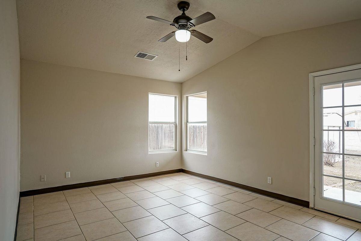 2245 High Desert Cir Ne - Photo 5 of 22
