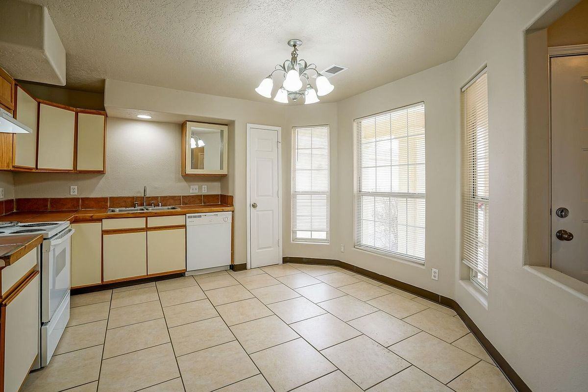 2245 High Desert Cir Ne - Photo 7 of 22