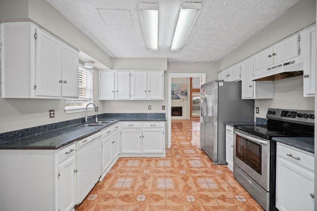 4711 Newpark Dr - Photo 5 of 16