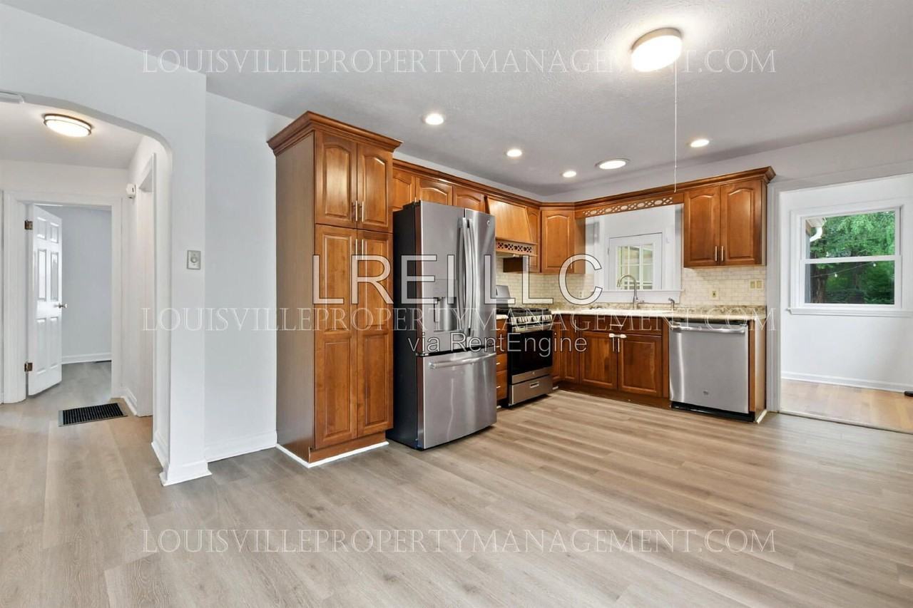 959 Mckinley Ave - Photo 4 of 22