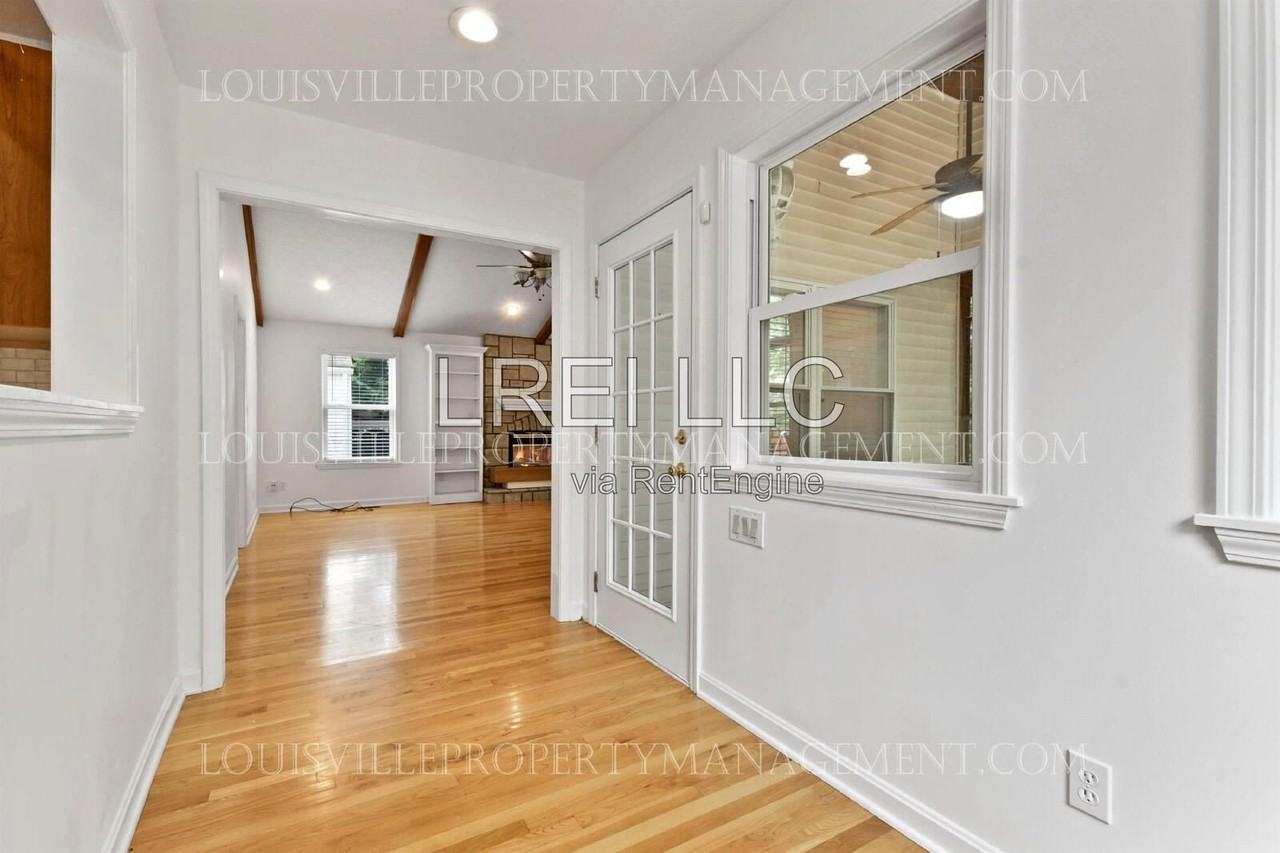 959 Mckinley Ave - Photo 5 of 22