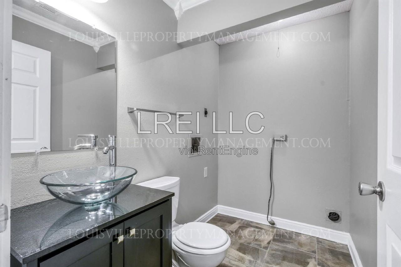 621 Westport Rd #9 - Photo 4 of 16