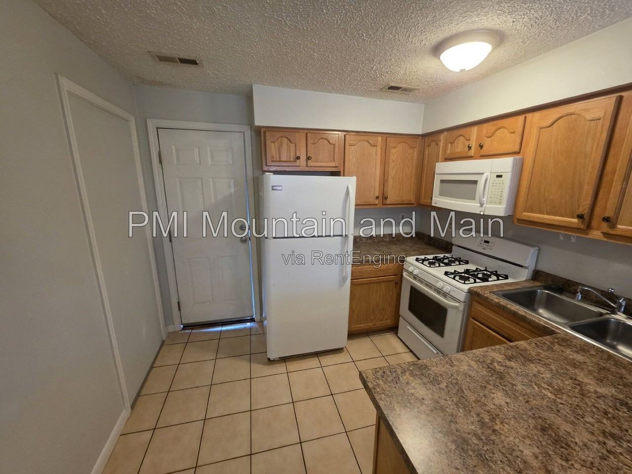 114 Fenner Ave #B - Photo 2 of 17