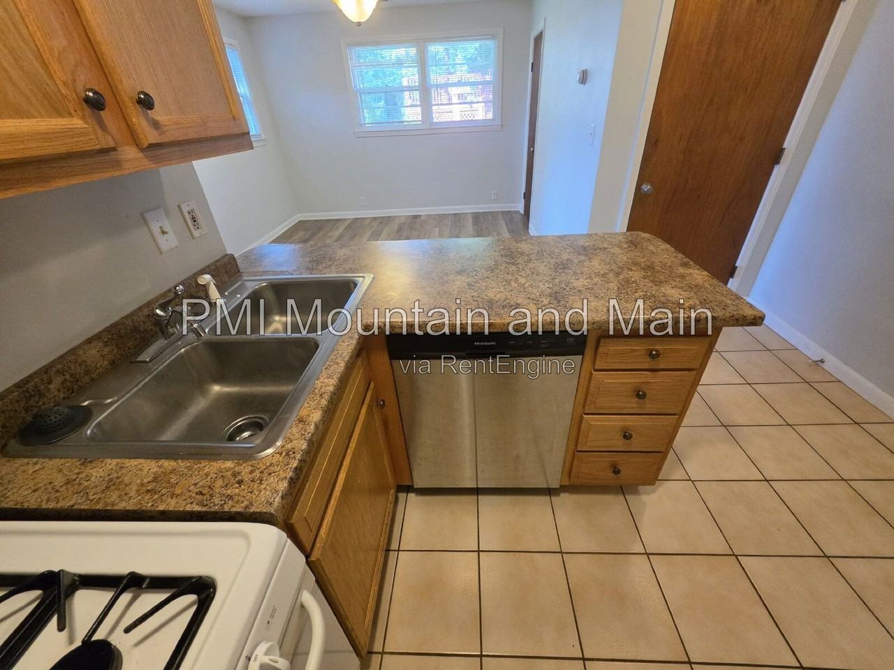 114 Fenner Ave #B - Photo 5 of 17