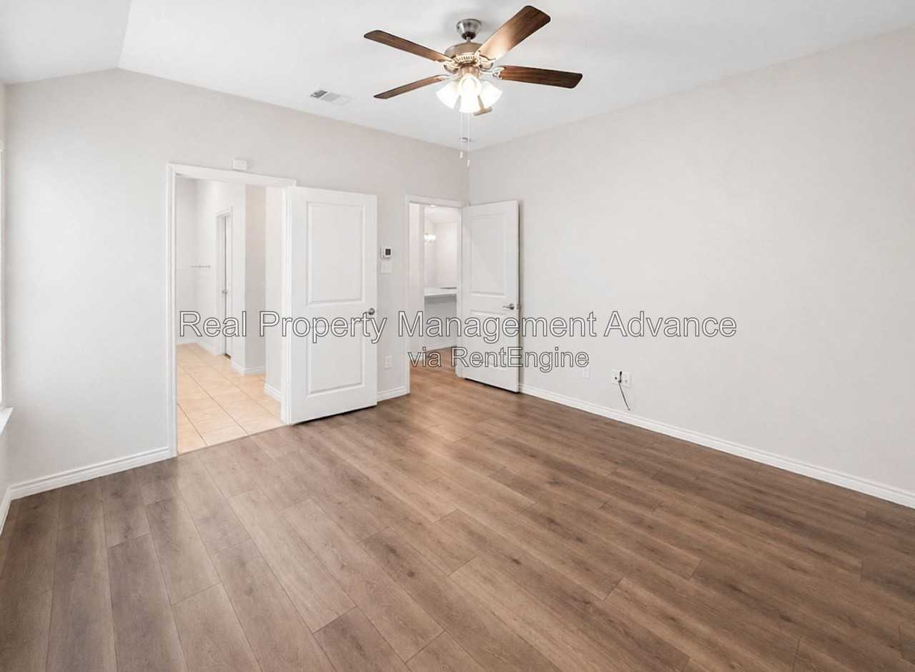 1824 Ferguson Ln - Photo 7 of 12