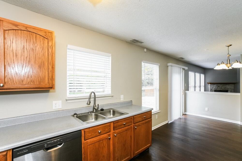 10214 Yosemite Ln - Photo 7 of 17