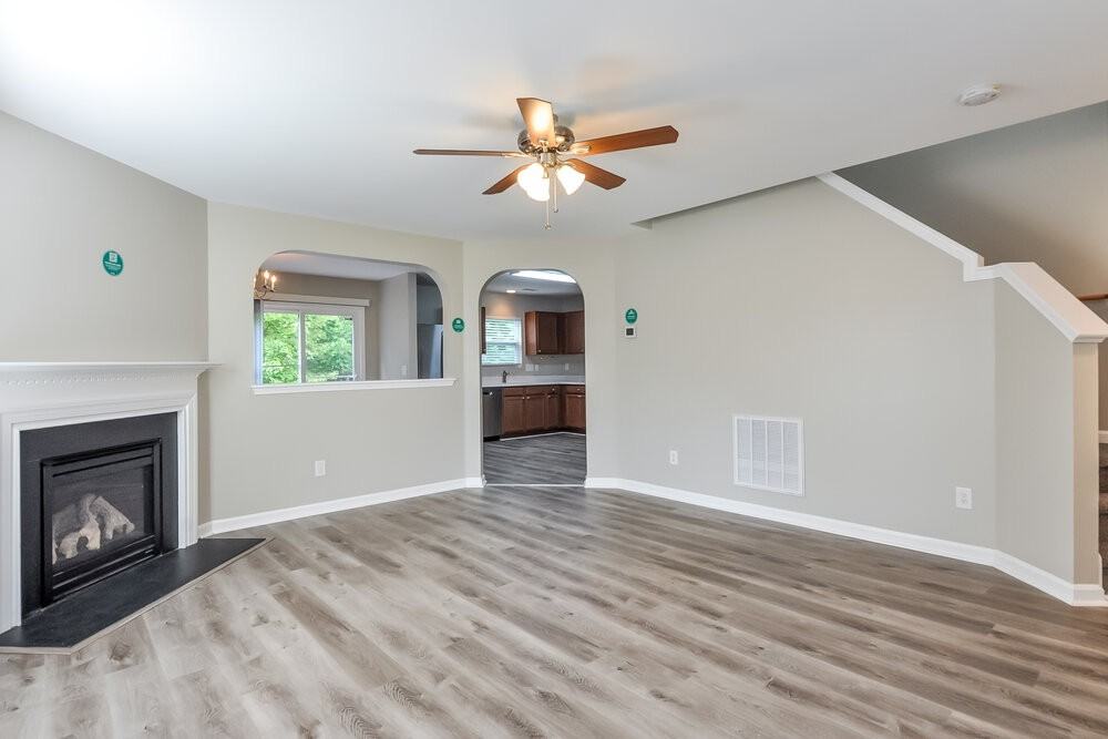 273 Woodcreek Ln - Photo 5 of 17