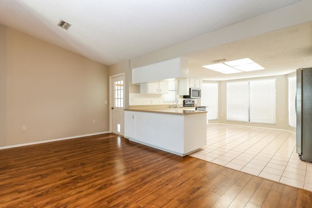 5113 Gardendale Ln - Photo 2 of 18