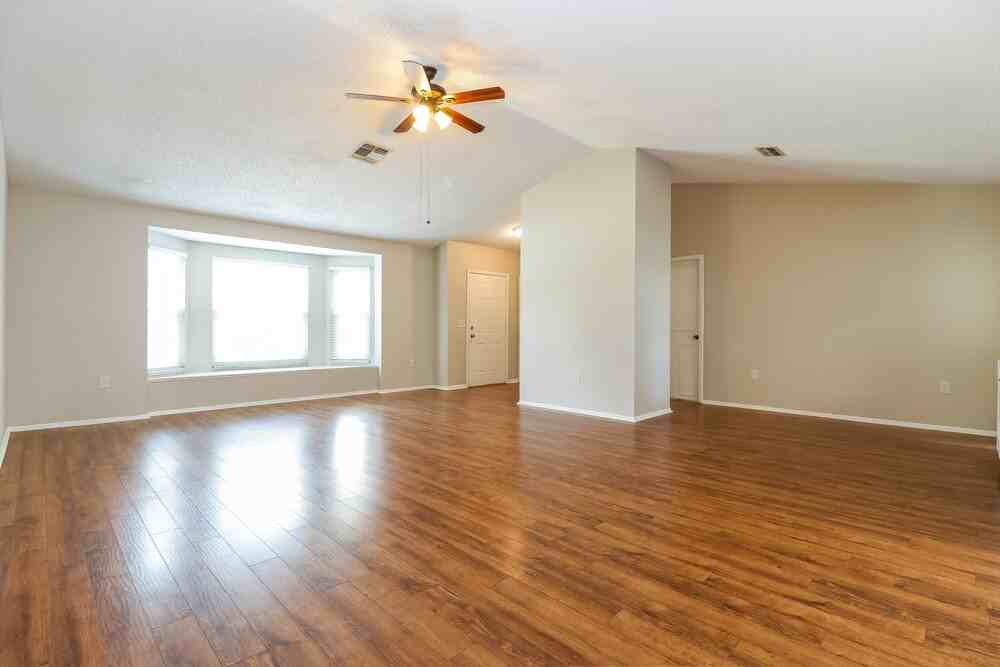 5113 Gardendale Ln - Photo 3 of 18