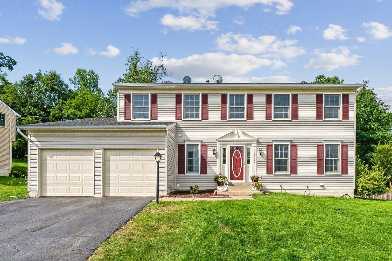 16069 Olmstead Ln - Photo 2 of 31