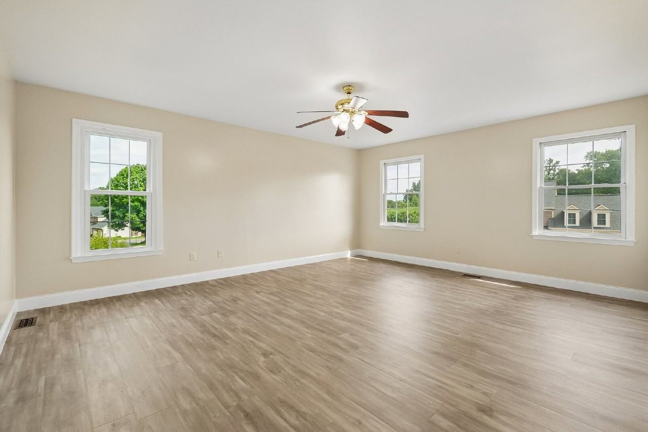 16069 Olmstead Ln - Photo 3 of 31