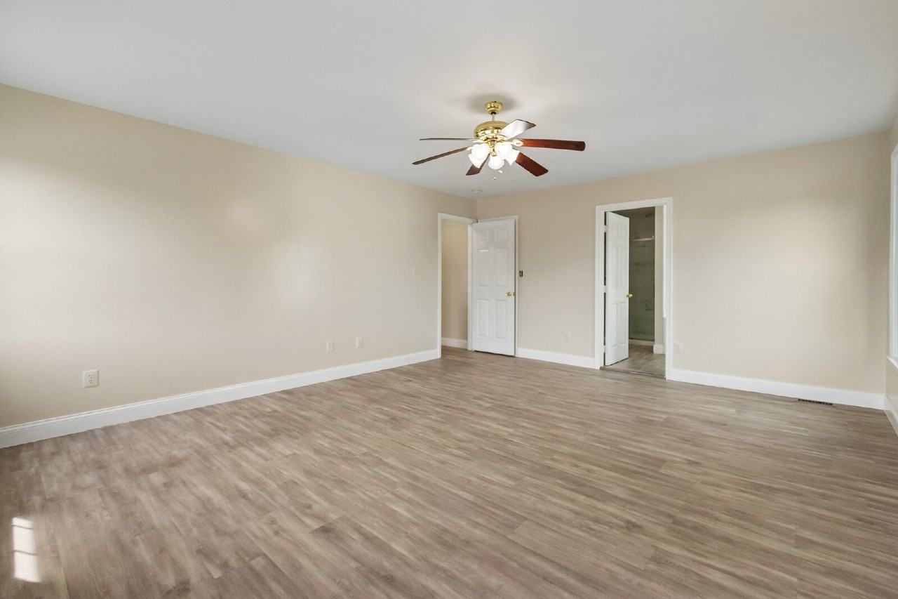 16069 Olmstead Ln - Photo 4 of 31