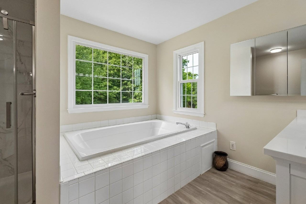 16069 Olmstead Ln - Photo 5 of 31