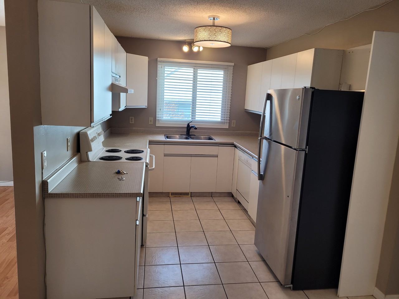 11241 127 St Nw - Photo 2 of 9