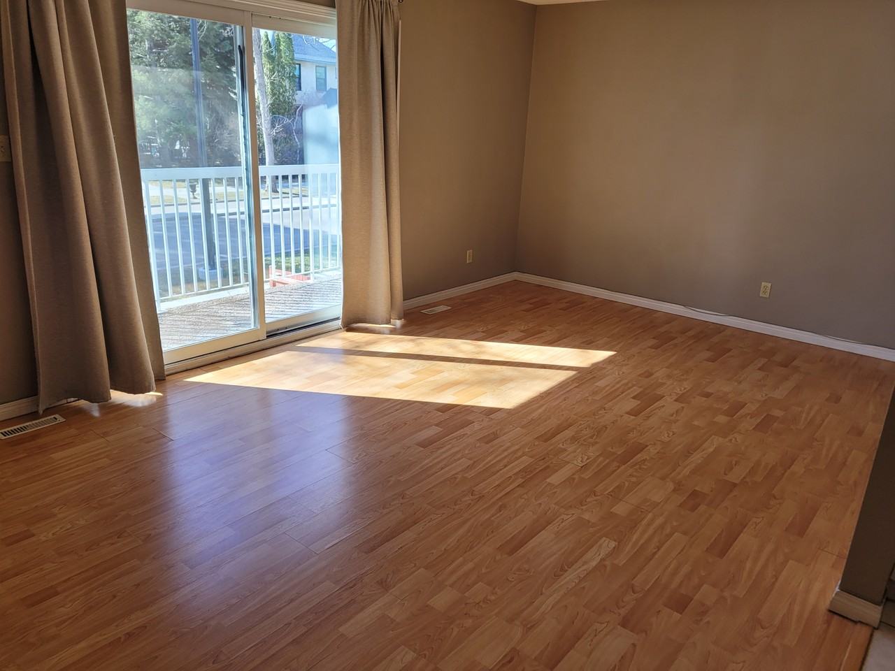 11241 127 St Nw - Photo 3 of 9