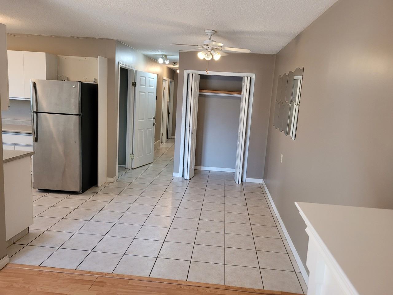 11241 127 St Nw - Photo 5 of 9