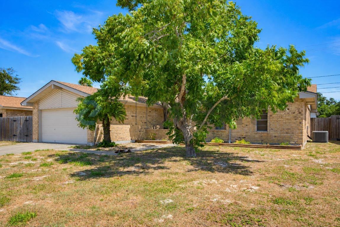 826 Alhambra Dr - Photo 2 of 39