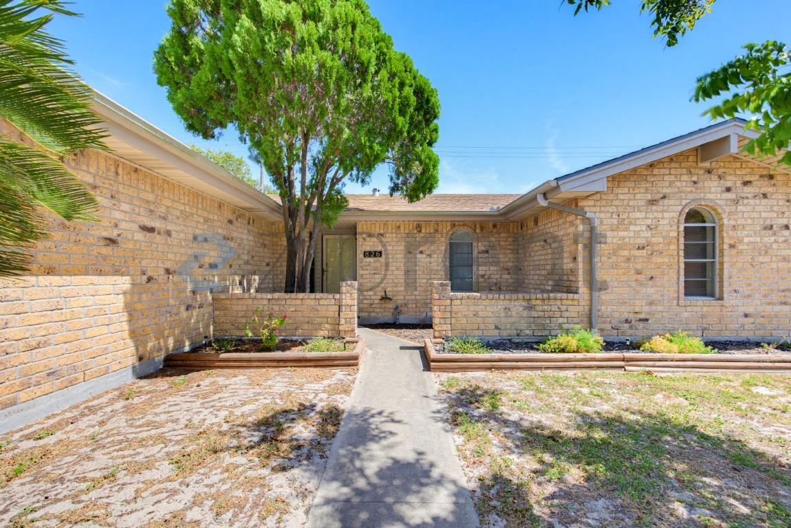 826 Alhambra Dr - Photo 4 of 39