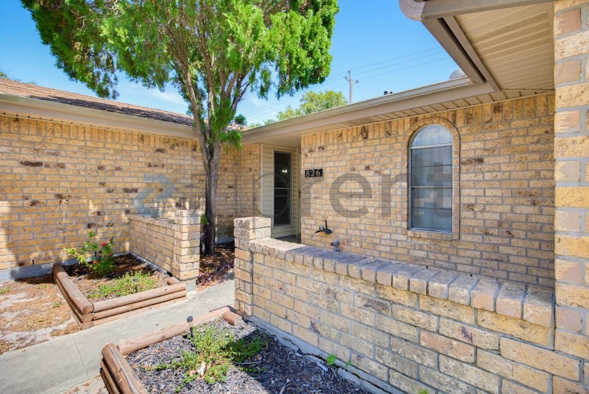 826 Alhambra Dr - Photo 6 of 39