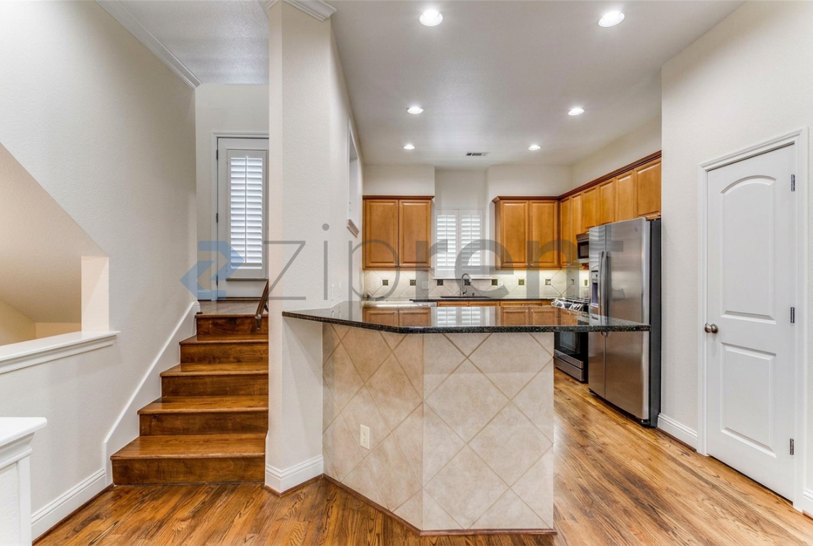 3819 Cole Ave - Photo 4 of 13