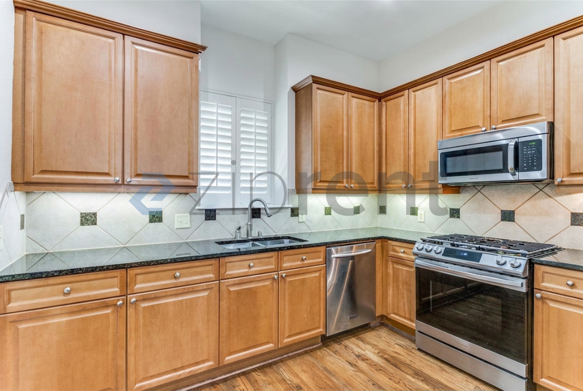 3819 Cole Ave - Photo 6 of 13