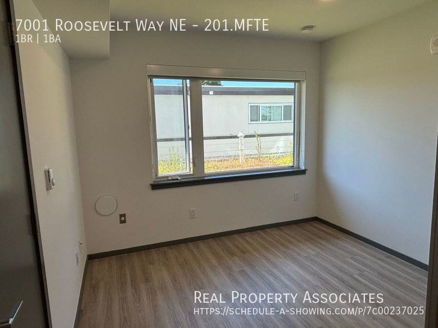 7001 Roosevelt Way Ne #201MFTE - Photo 4 of 16