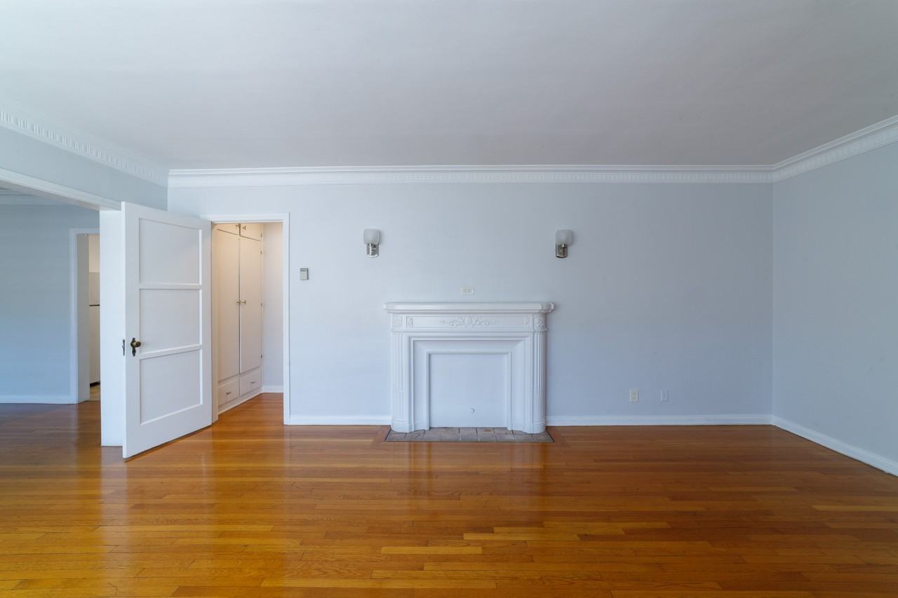 452 S New Hampshire Ave #3 - Photo 4 of 22