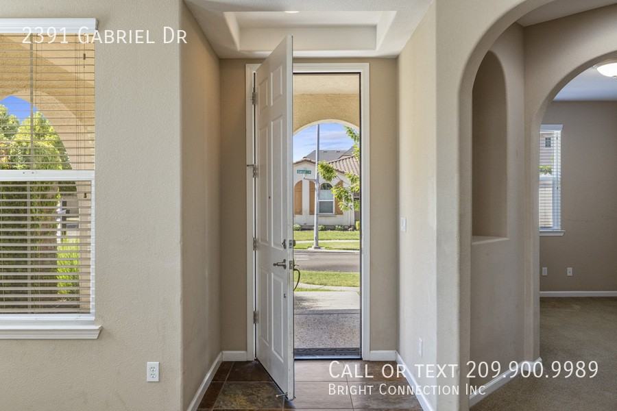 2391 Gabriel Dr - Photo 5 of 50