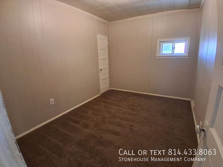 1404 E 8th St #2 - Photo 4 of 12