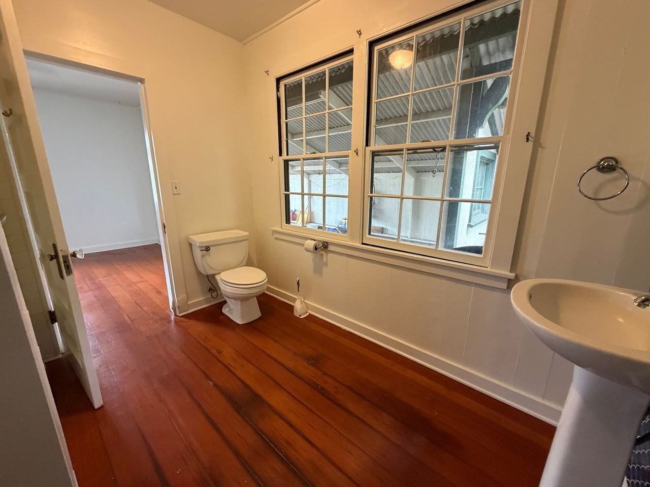 1580 Alako St - Photo 2 of 8