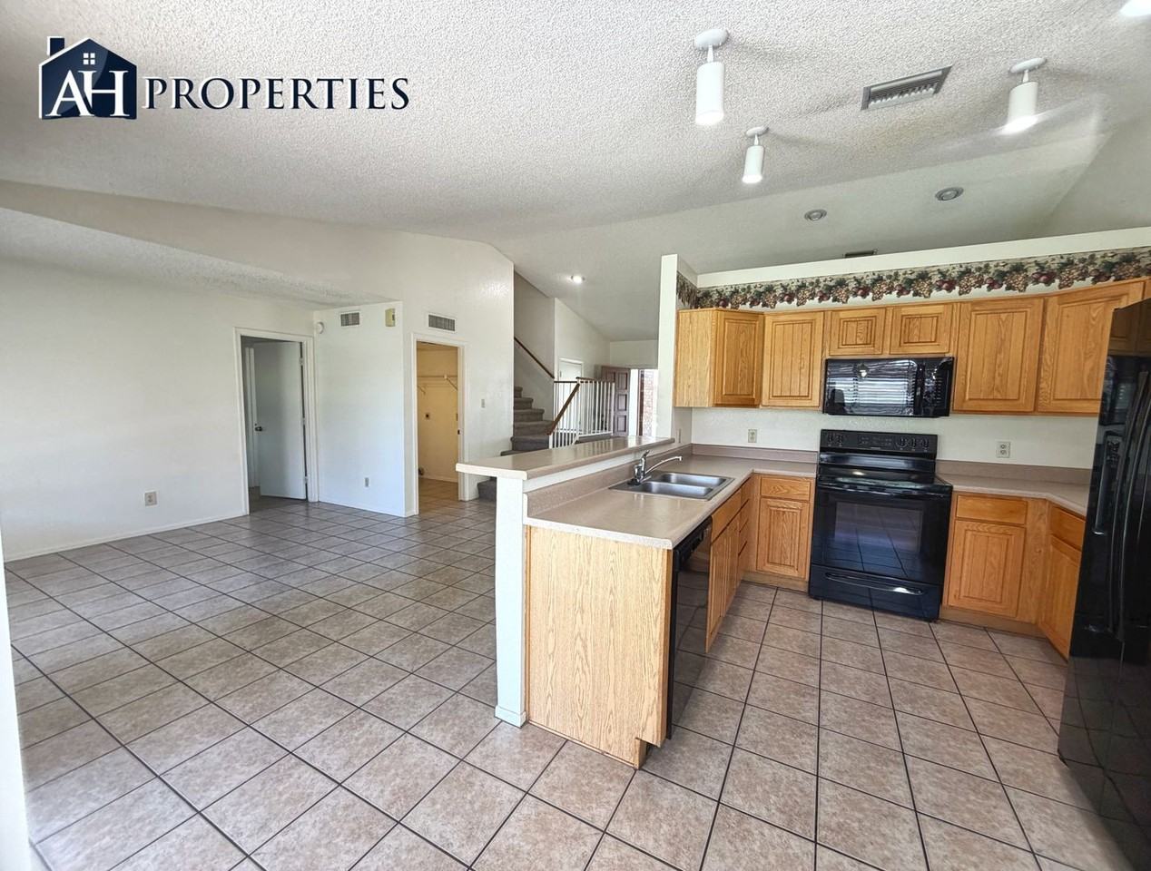 7203 W Kimberly Way - Photo 5 of 20