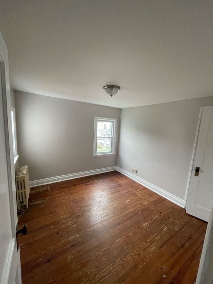 235 Adelia St - Photo 5 of 13