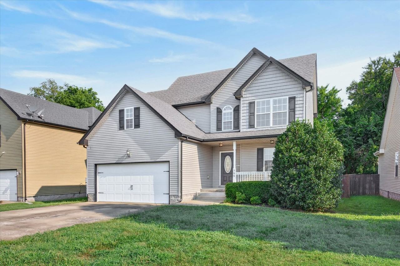 566 Falkland Cir - Photo 2 of 42