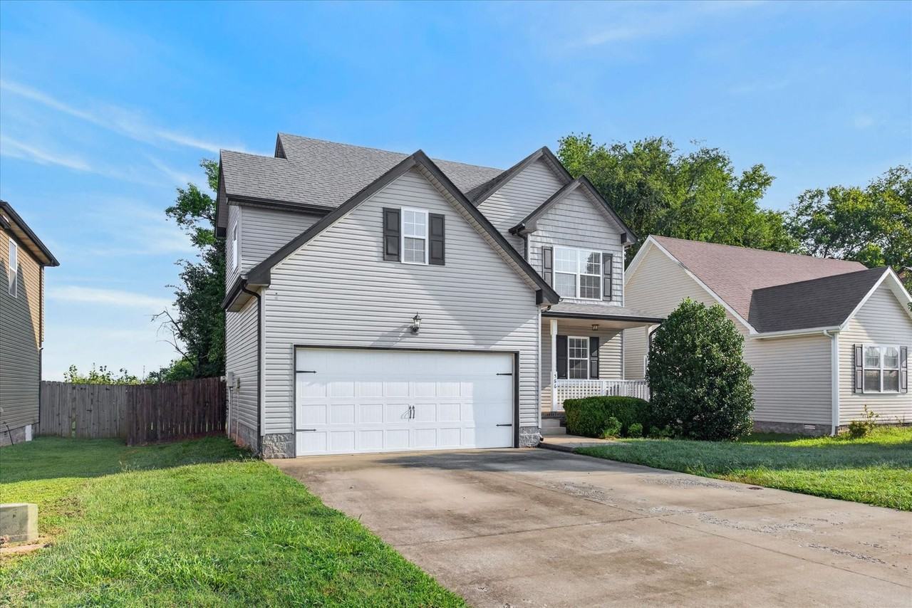 566 Falkland Cir - Photo 3 of 42