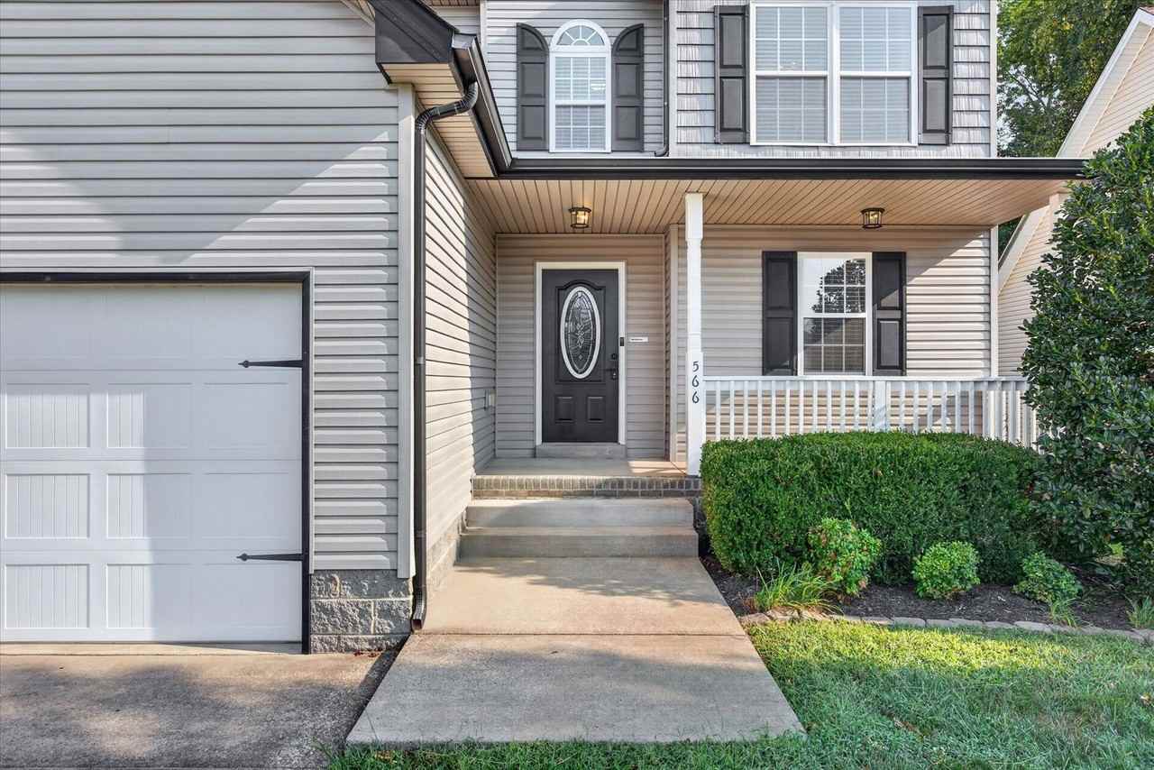 566 Falkland Cir - Photo 4 of 42