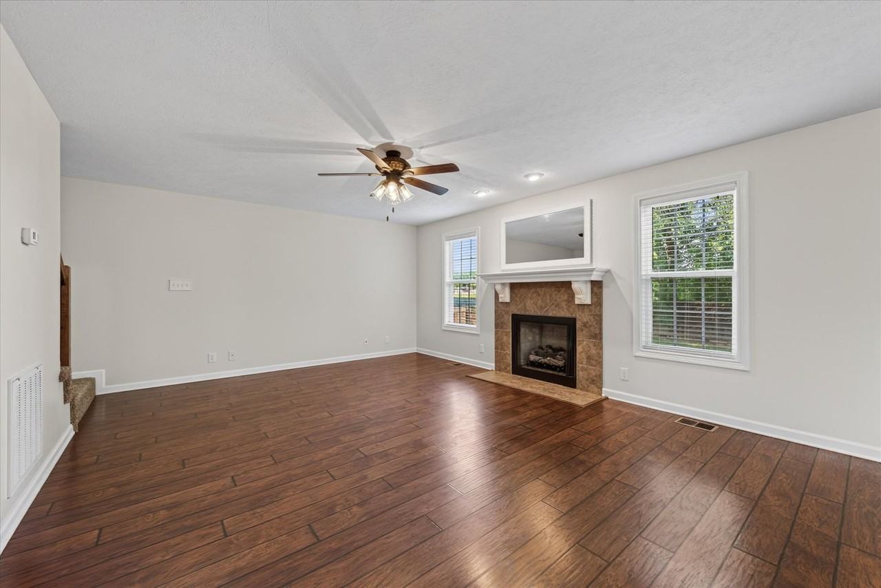 566 Falkland Cir - Photo 7 of 42