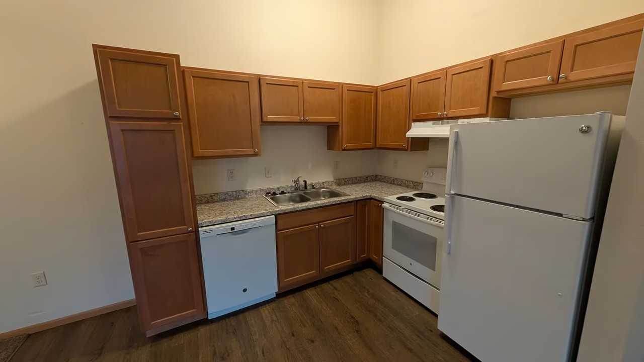 Riverwoods Apartments - Photo 5 of 13