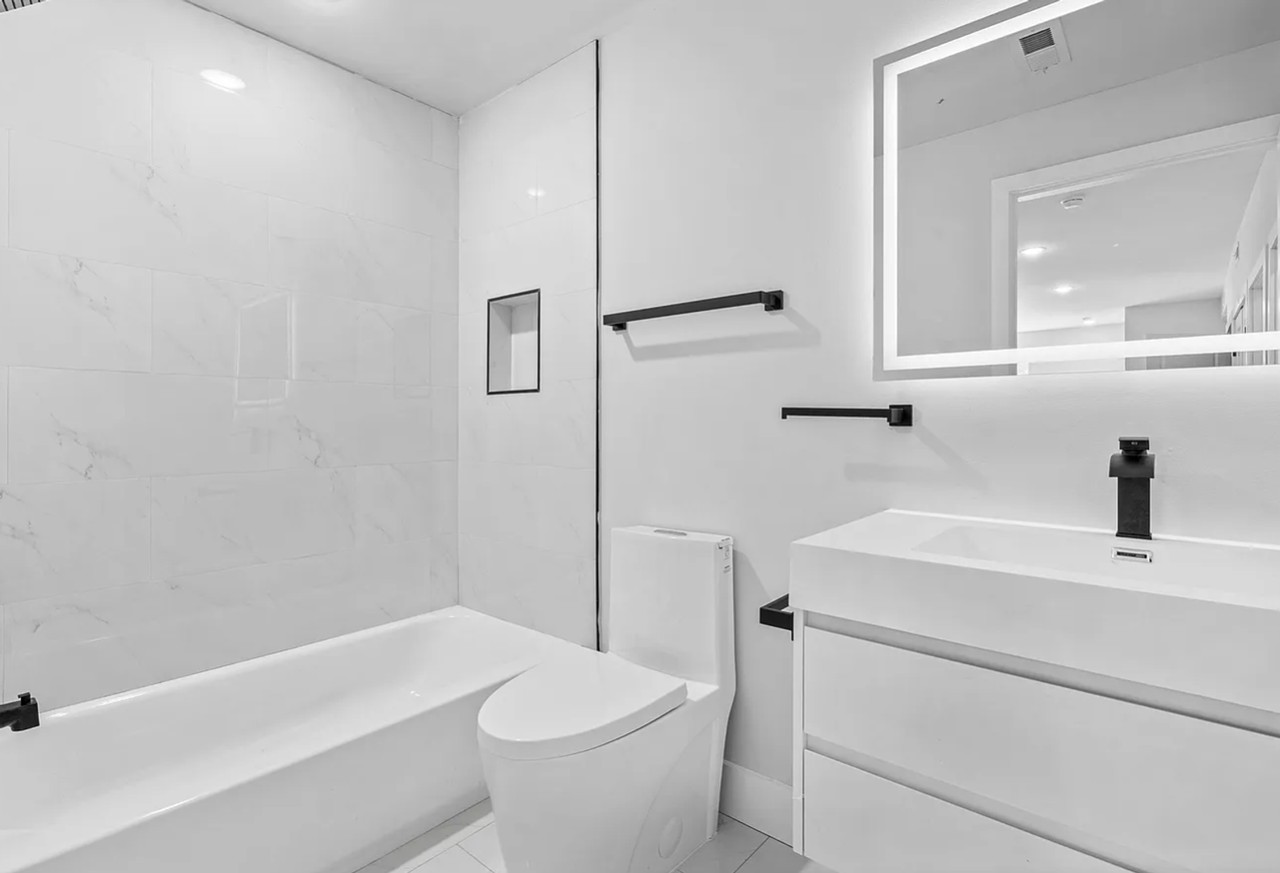 1108 W Dauphin St, - Photo 3 of 50