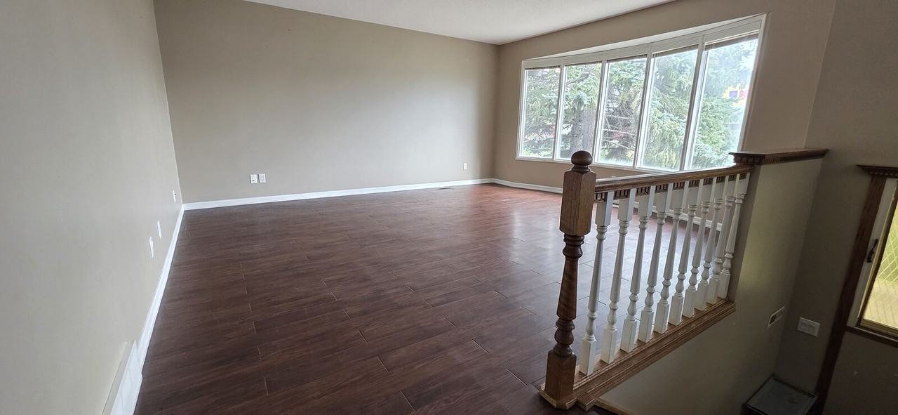 5420 Temple Dr Ne - Photo 3 of 15